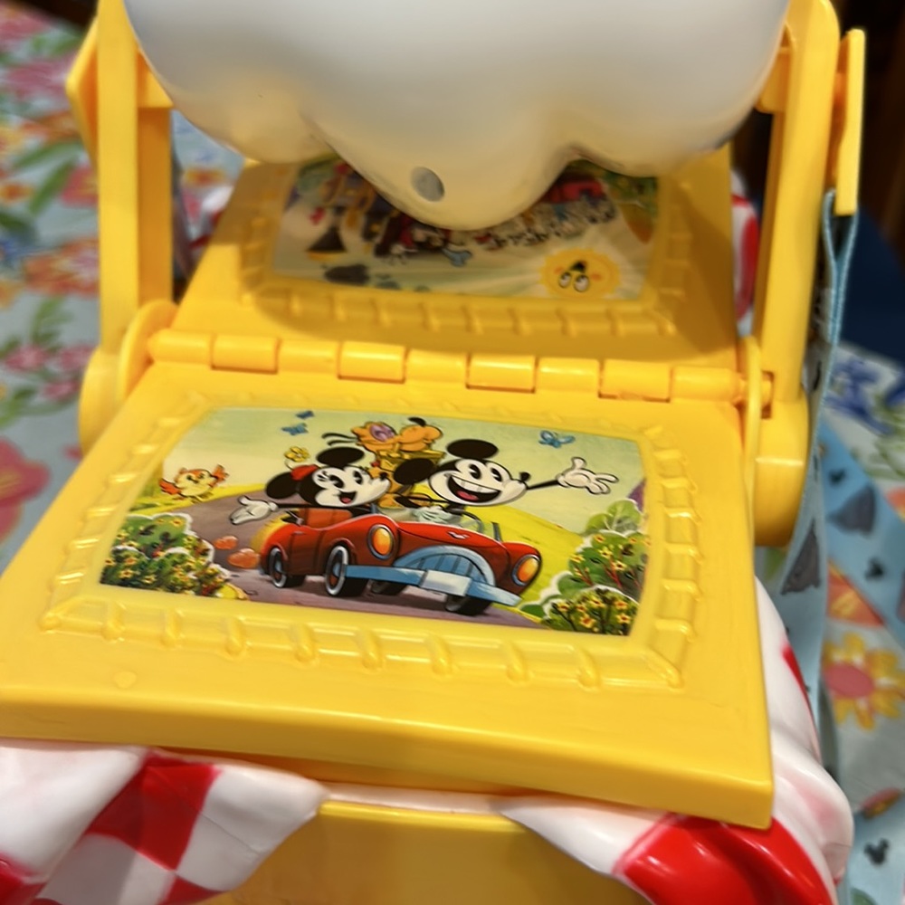 Disney’s runaway railroad, Mickey picnic basket popcorn bucket - Picture 5 of 9